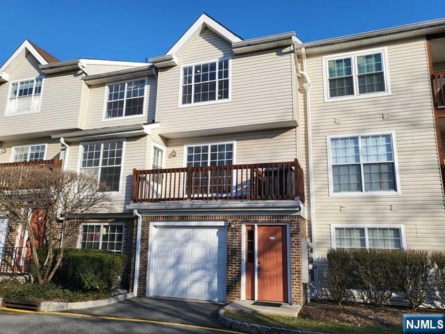 Rental Property at 1532 Westgate Dr, Fort Lee, New Jersey - Bedrooms: 2 
Bathrooms: 3 
Rooms: 5  - $3,500 MO.