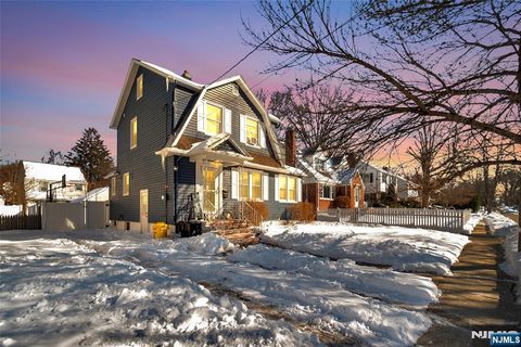 Photo of 315 Pine St, Teaneck, NJ 07666 (MLS # 26002351)
