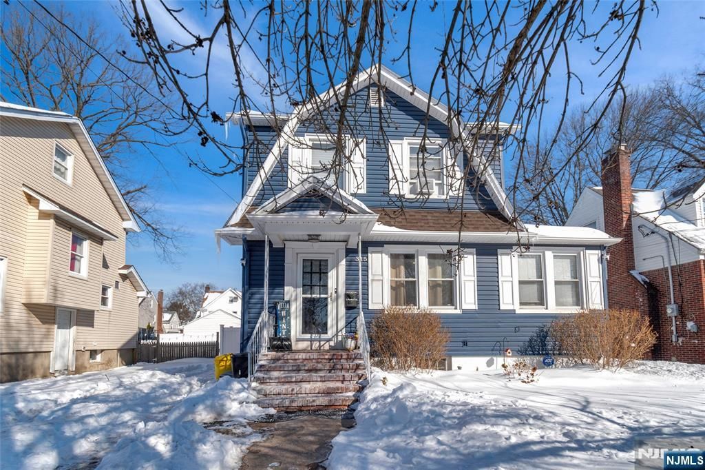 Photo of 315 Pine St, Teaneck, NJ 07666 (MLS # 26002351)