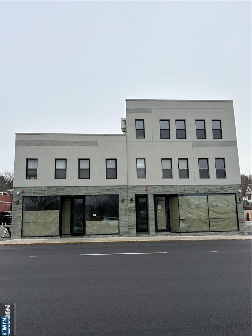Office/Retail space (1.200 SF) in the heart of Englewood. The commercial space in building 95 & 97 can be rented together. The building is completely renovated.