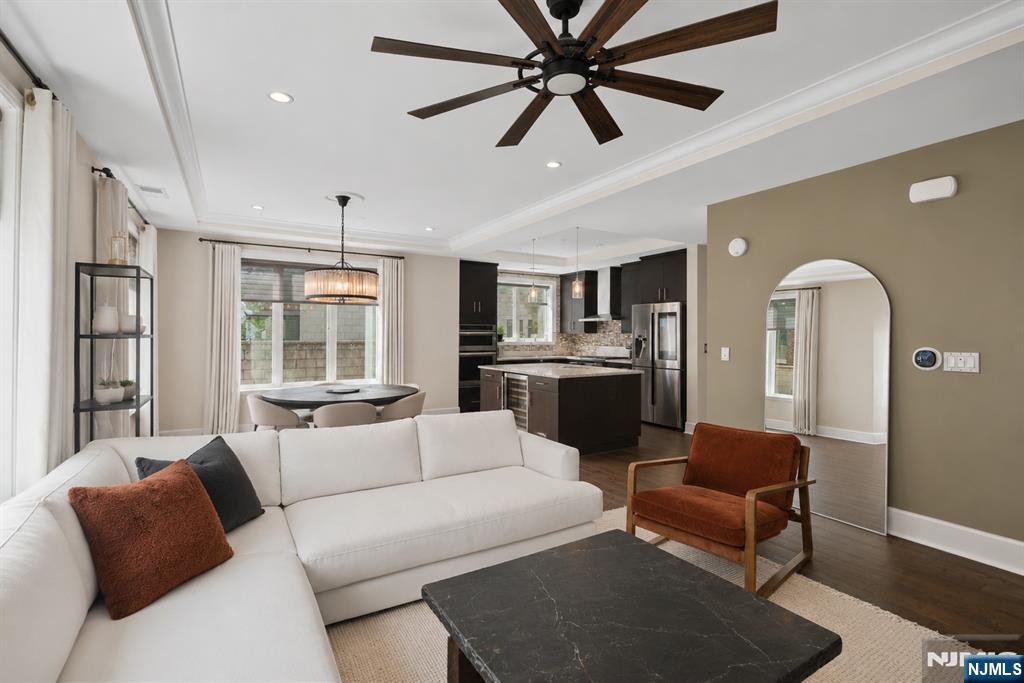 250 Henley Place 210