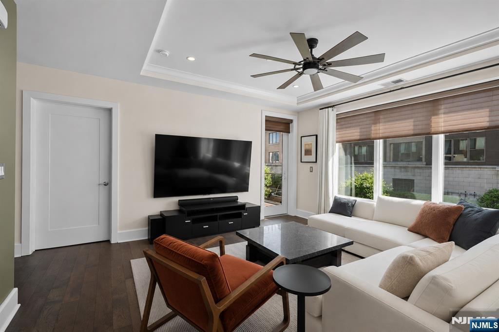 250 Henley Place 210