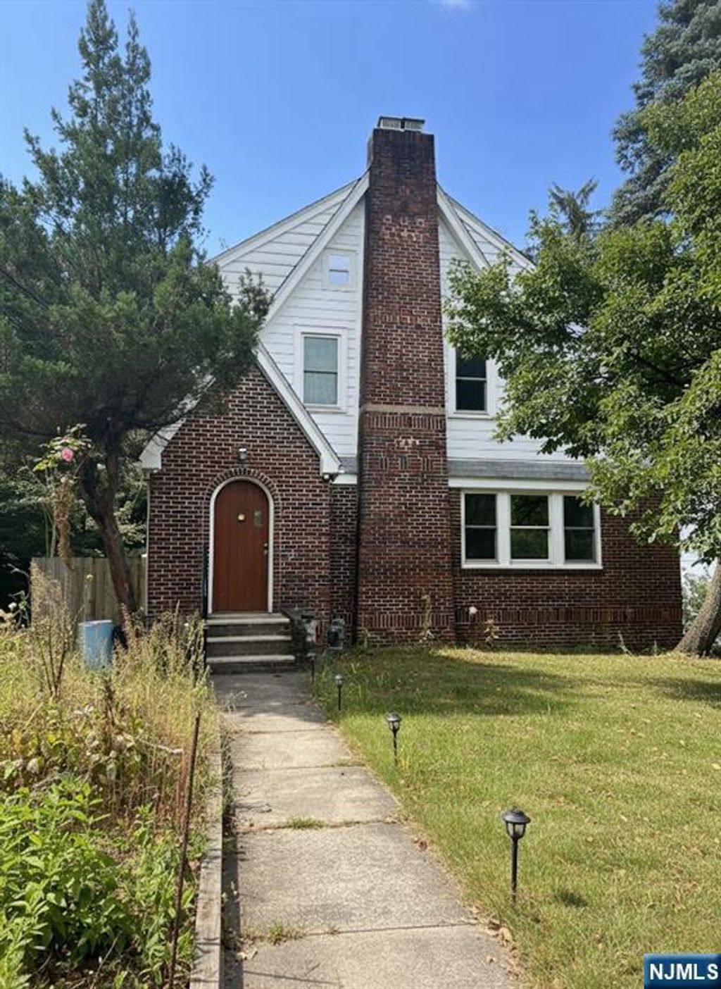 Photo of 48 Locust Avenue, Millburn, NJ 07041 (MLS # 25035959)