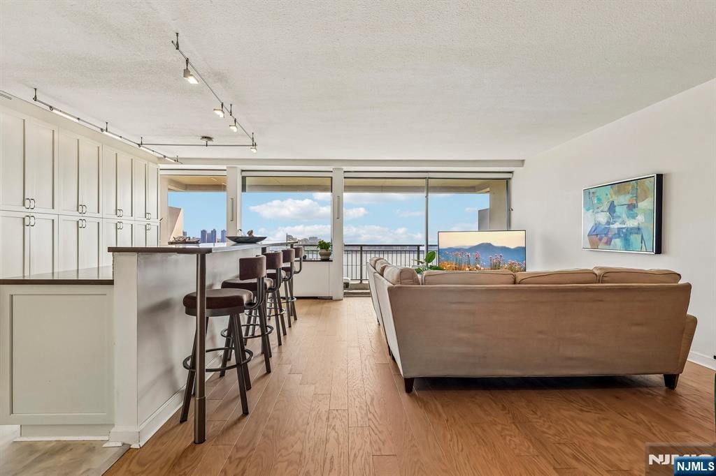 4 Horizon Road #1015