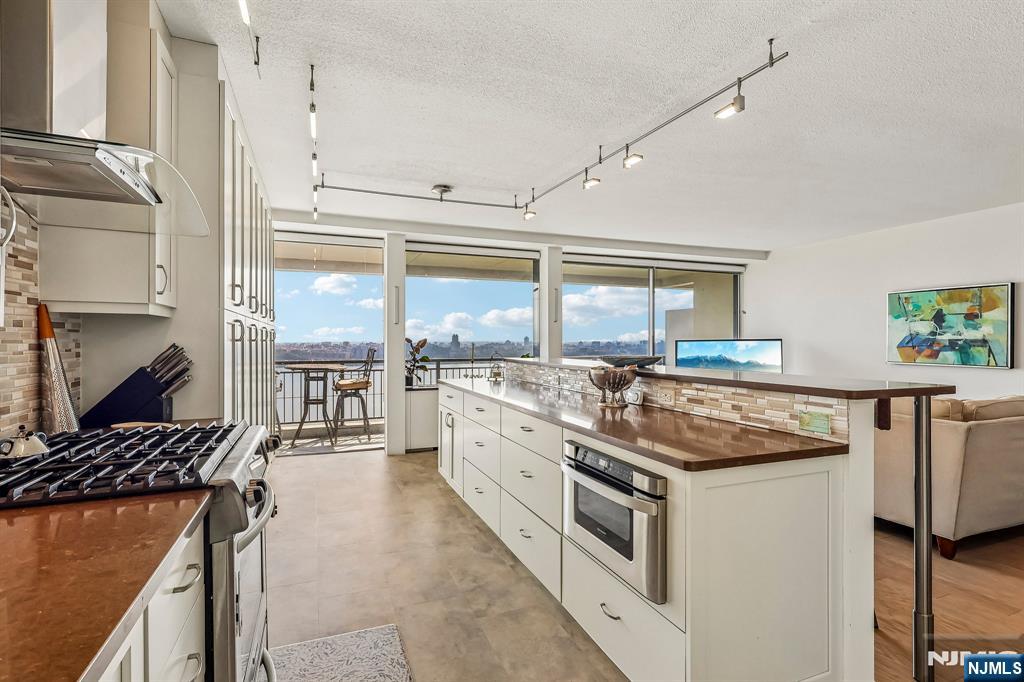 4 Horizon Road #1015