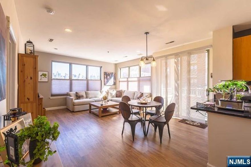 Contact Wendy Gamez at 917-504-3347 for a private tour. Elevate your lifestyle in this exceptional 2-bdrm 2-bath condo showcasing breathtaking views of the Manhattan skyline. This private corner unit offers the perfect living experience. The kitchen features S&S appliances, granite countertops, & a stylish backsplash. Enjoy the open layout with sliding doors leading to a terrace, as well as the convenience of an in-unit washer and dryer. Residents of Hudson Club enjoy an array of fantastic amenities, including a State-of-the-Art Fitness Center, Indoor Basketball, Wet Bar/Billiards, Business Center, & a theater. Outdoor enthusiasts will appreciate the Tennis Courts and Children's Playground, while the 24/7 Concierge & Riverside Promenade enhance the overall living experience. Conveniently located minutes away from Light-Rail, bus, and ferry to NYC, and in proximity to shopping, movies, & restaurants. Rent includes one indoor parking space cable/internet, & water. Pet OK-conditional(fee applies)