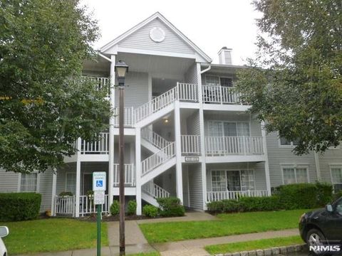 Photo of 418 Poets Way, Mahwah, NJ 07430 (MLS # 26000649)