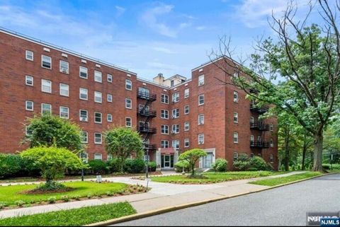 2320 Linwood Avenue 4B Fort Lee NJ 07024