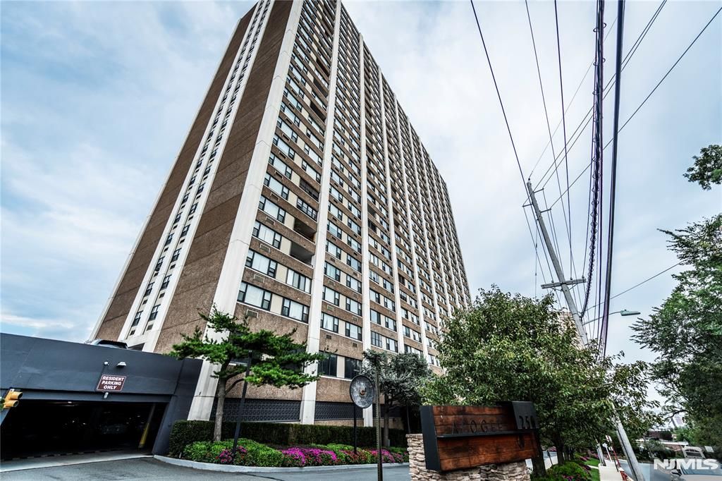 Photo of 250 Gorge Rd #8 C, Cliffside Park, NJ 07010 (MLS # 26007463)