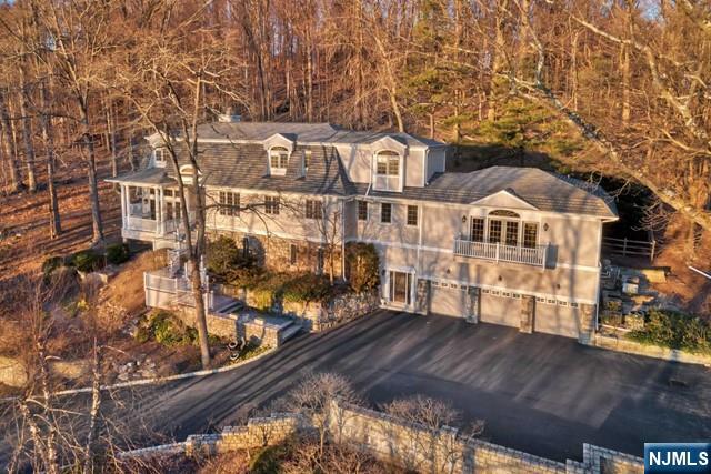 10 E Saddle River Road, Saddle River, New Jersey - 6 Bedrooms  
6.5 Bathrooms  
16 Rooms - 