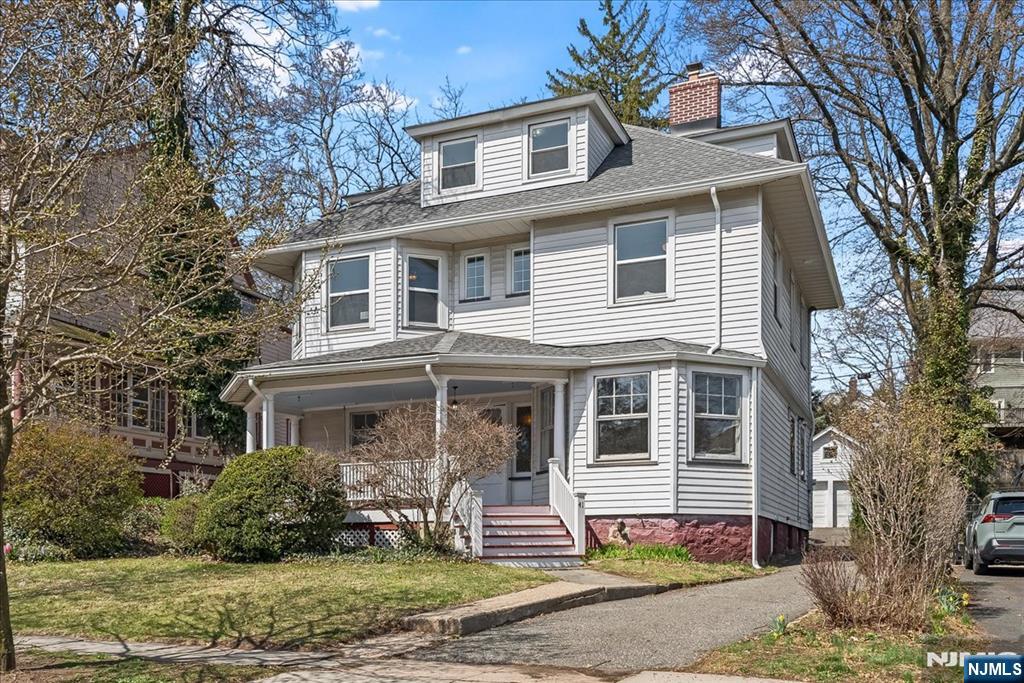41 Gates Avenue, Montclair, New Jersey - 5 Bedrooms  
3.5 Bathrooms  
10 Rooms - 