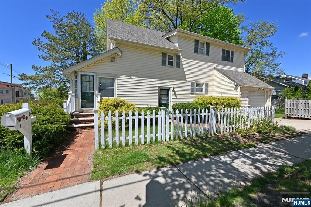Photo of 33 Parkway, Maywood, NJ 07607 (MLS # 26014746)