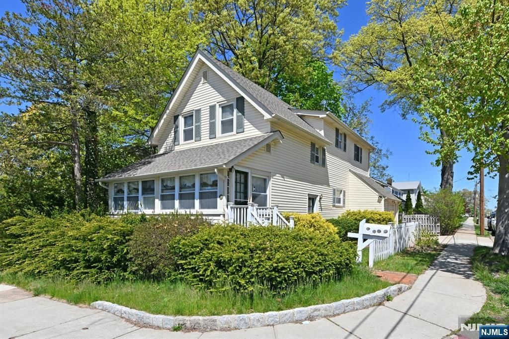 Photo of 33 Parkway, Maywood, NJ 07607 (MLS # 26014746)
