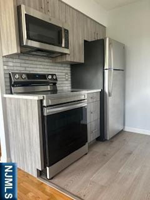 Photo of 148 Undercliff Ave #2, Edgewater, NJ 07020 (MLS # 25025938)