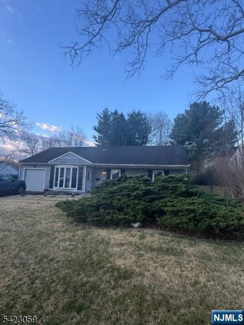 Photo of 3 Spalding Drive, Livingston, NJ 07039 (MLS # 26012562)