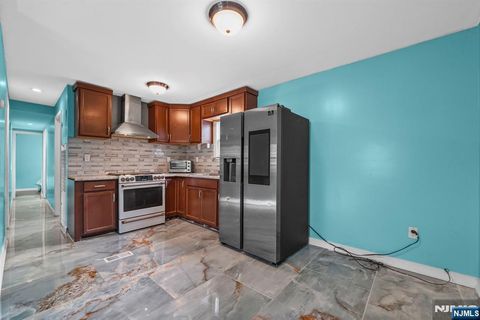 21 Helen Moonachie NJ 07074