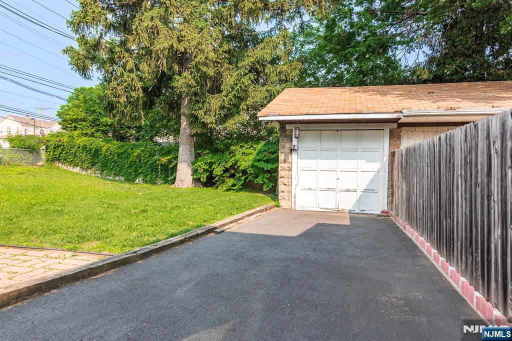 323 Hoboken Road