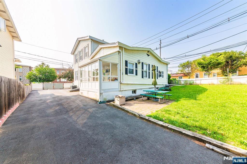 323 Hoboken Road