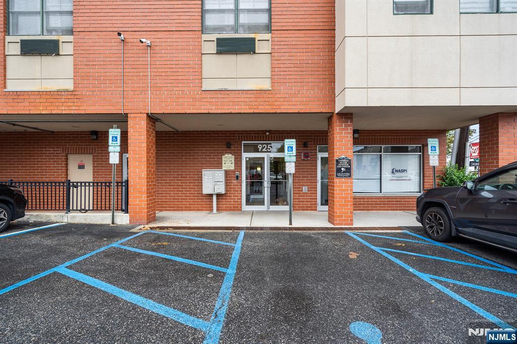 9252 Kennedy Boulevard 204