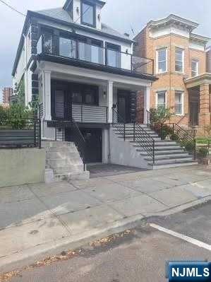 61 Hauxhurst Ave, Weehawken, New Jersey - 5 Bedrooms  
5 Bathrooms  
7 Rooms - 