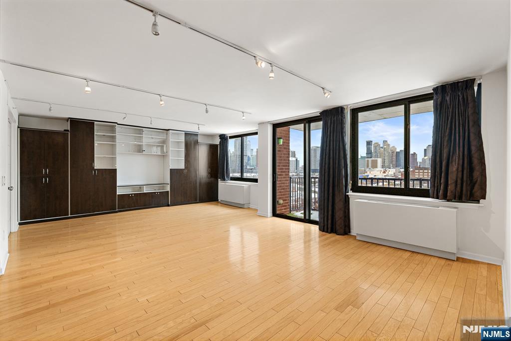 700 Grove Street 9-M