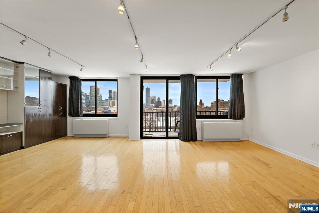 700 Grove Street 9-M