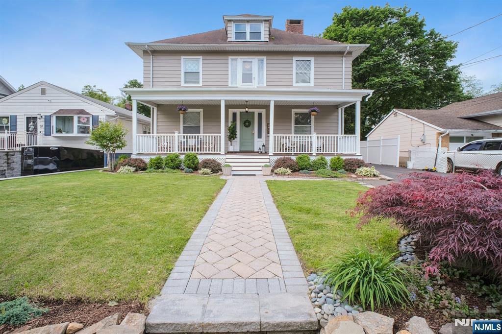 40 W Central Avenue, Maywood, New Jersey - 5 Bedrooms  
3 Bathrooms  
14 Rooms - 