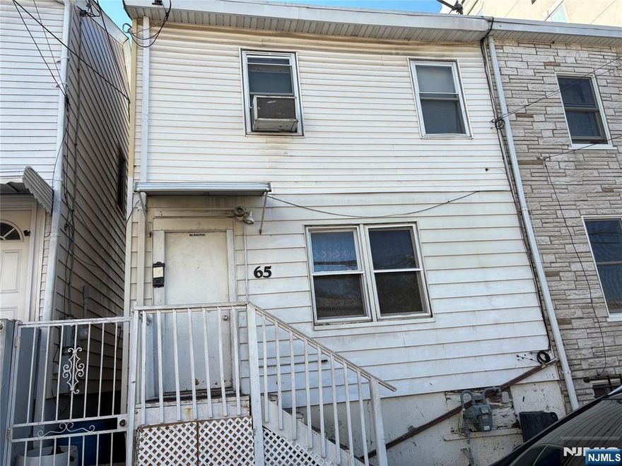 Located in the South Paterson area, close to St Joseph Hospital. Offers 4 bedrooms, LR, EIK and a full bath