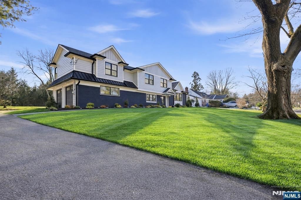 Photo of 442 Ellis Place, Wyckoff, NJ 07481 (MLS # 25043364)