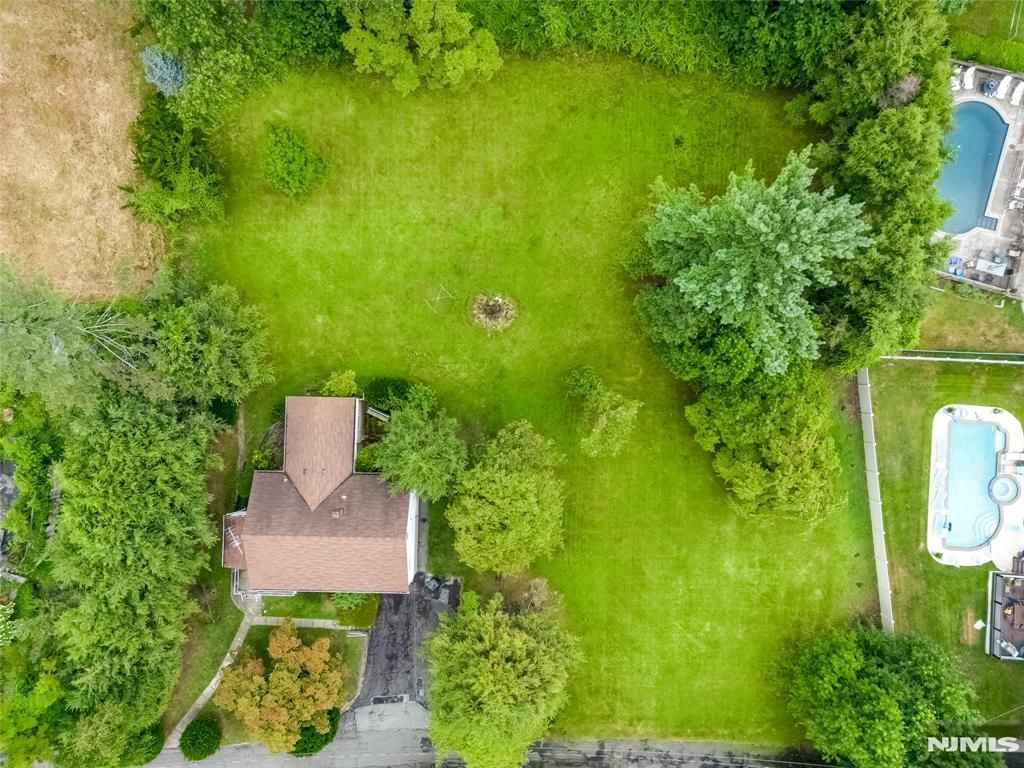 Photo of 4 Schubert Lane, Paramus, NJ 07652 (MLS # 25027281)