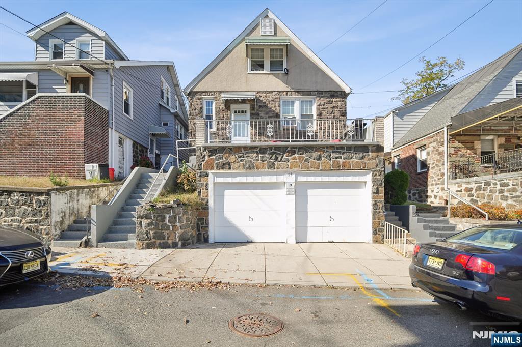 Rental Property at 23 Glen St 1, Cliffside Park, New Jersey - Bedrooms: 3 
Bathrooms: 1 
Rooms: 6  - $3,000 MO.