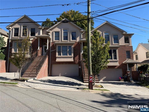 Photo of 1018 Morningside Ln #B, Fort Lee, NJ 07024 (MLS # 26038440)
