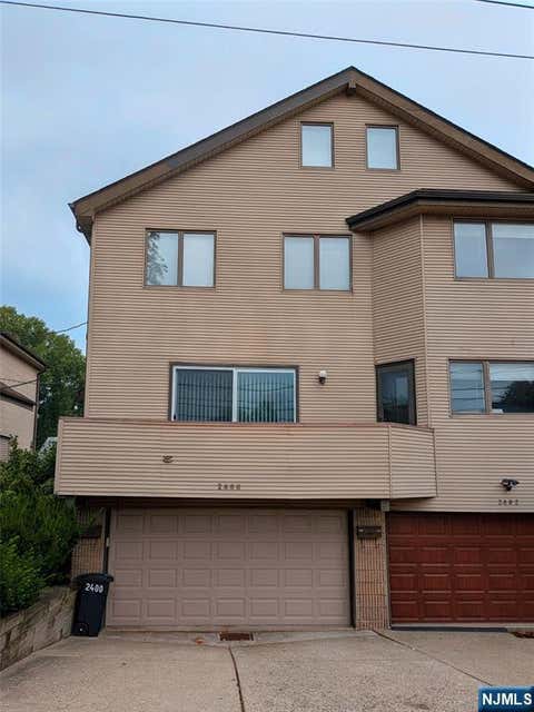 Photo of 2400 2nd St #2400, Fort Lee, NJ 07024 (MLS # 26027432)