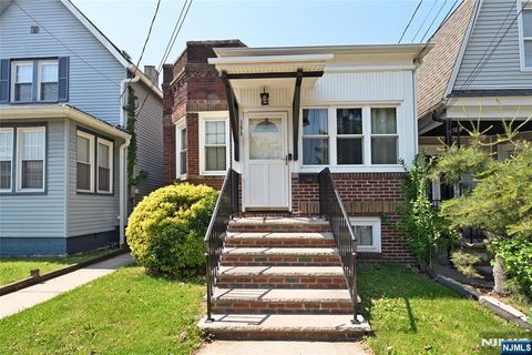 Photo of 199 Franklin Street, Secaucus, NJ 07094 (MLS # 26019180)