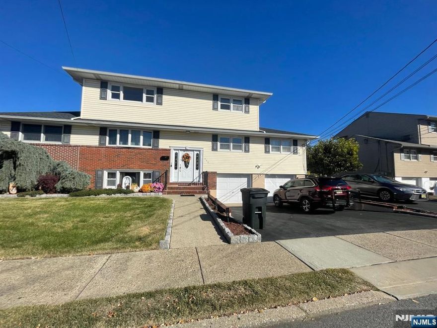 THIS SPACIOUS 2 BEDROOM APARTMENT ON SECOND FLOOR FEAUTURES SPACIOUS LIVING ROOM, LARGE EAT -IN-KITCHEN, TWO BEDROOMS AND FULL BATH. CENTRAL AIR. TENANT RESPONSIBLE FOR ELECTRICITY AND GAS. NO PETS- NO SMOKING- READY TO MOVE IN. EXTRA FEE FOR PARKING SPACE.