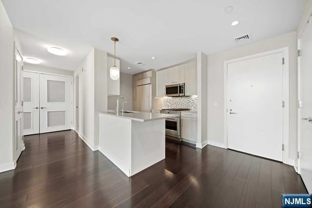 1200 Ave At Port Imperial 603