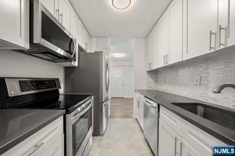 Photo of 307 Prospect Ave #10G, Hackensack, NJ 07601 (MLS # 26027773)