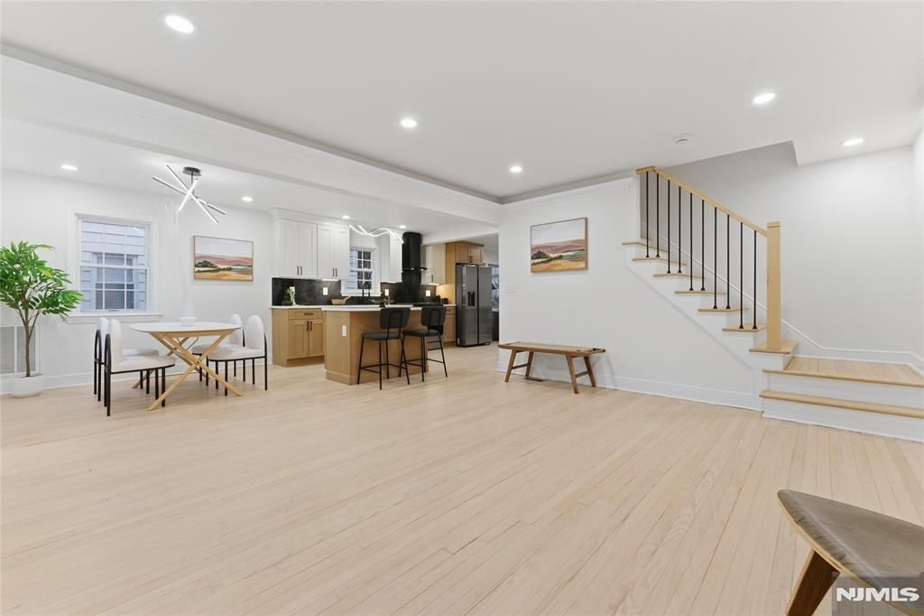 Photo of 33 Lincoln Street, Verona, NJ 07044 (MLS # 25041868)