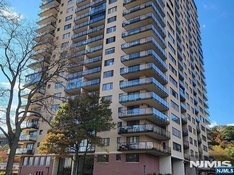 Photo of 1203 River Rd #15G, Edgewater, NJ 07020 (MLS # 26037009)