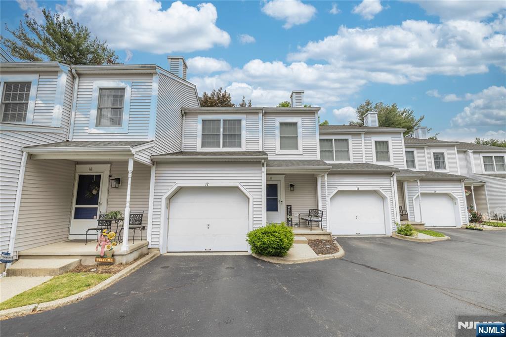 17 Iron Forge Vlg South Vlg, Pompton Lakes, New Jersey - 2 Bedrooms  
2 Bathrooms - 