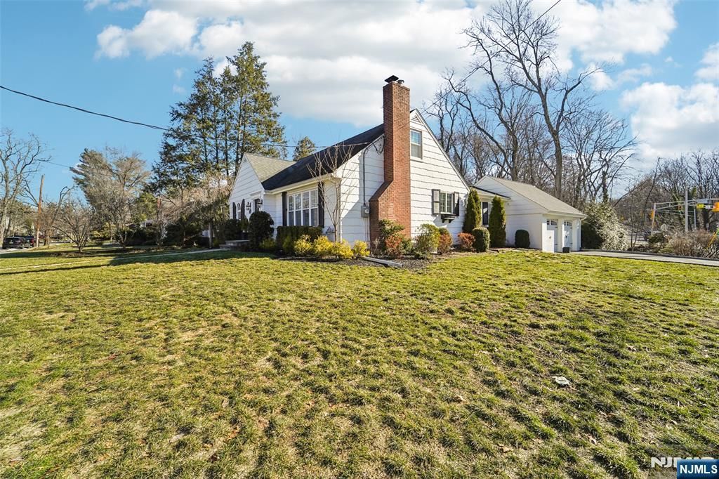 Photo of 118 Lakewood Avenue, Ho-Ho-Kus, NJ 07423 (MLS # 26006709)