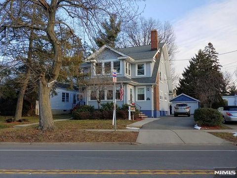 Photo of 169 Grand #2nd Fl, Leonia, NJ 07605 (MLS # 25034555) Photo of 169 Grand #2nd Fl, Leonia, NJ 07605 (MLS # 25034555)