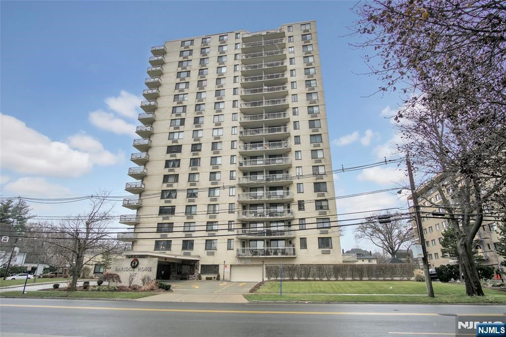 Property for Sale at 307 Prospect Avenue 11G, Hackensack, New Jersey - Bedrooms: 1 
Bathrooms: 1  - $299,900
