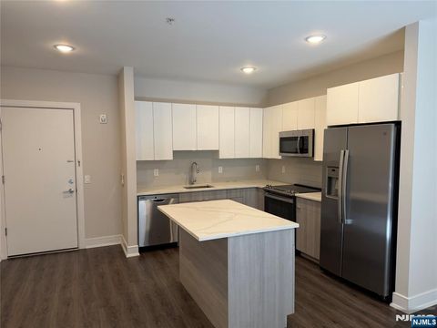 Photo of 470 Main St #508, Fort Lee, NJ 07024 (MLS # 25040416)