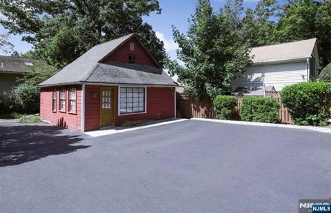 50 Hillside Avenue GARAGE STORAGE Tenafly NJ 07670