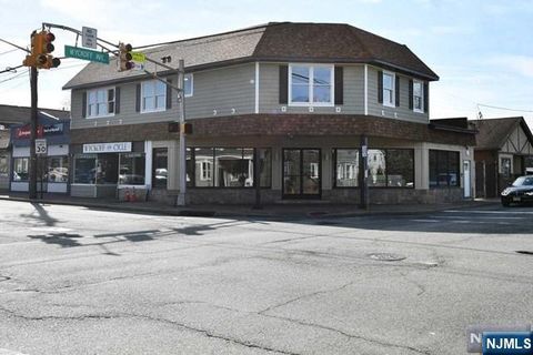 Photo of 398 Franklin Ave, Wyckoff, NJ 07481 (MLS # 26004919)