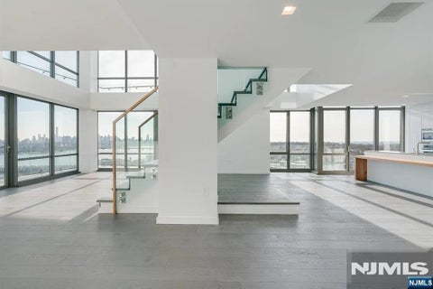 Photo of 320 Adolphus Avenue #1415, Cliffside Park, NJ 07010 (MLS # 26040861)
