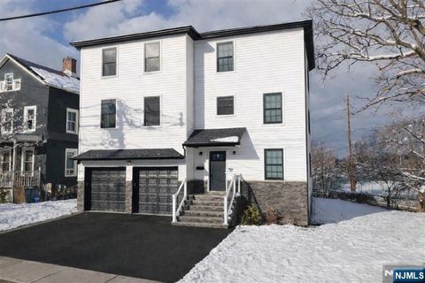 Photo of 7 Maple Street, Bloomfield, NJ 07003 (MLS # 26007195)