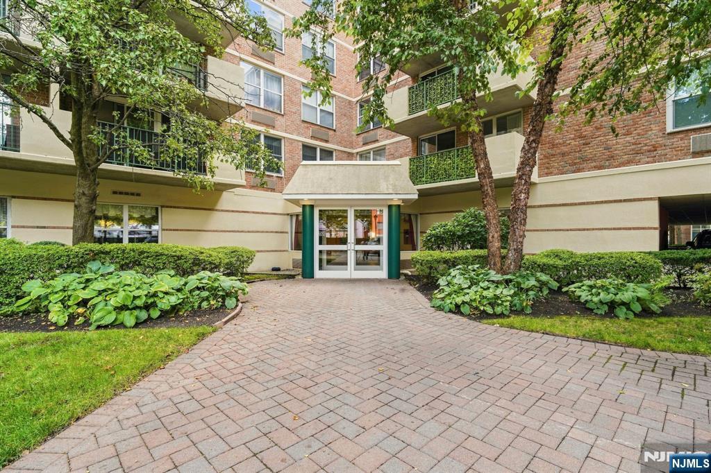 200 Grand Cove Way 2C