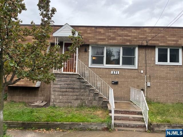 Rental Property at 567 Grand Ave 2nd Floor, Ridgefield, New Jersey - Bedrooms: 3 
Bathrooms: 2 
Rooms: 7  - $2,800 MO.